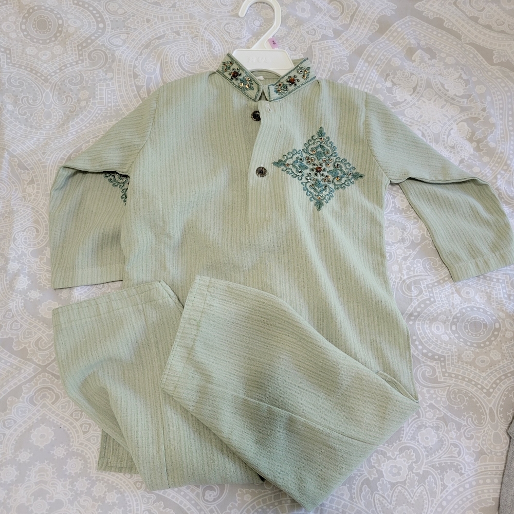 Pakistani outfit - 2T